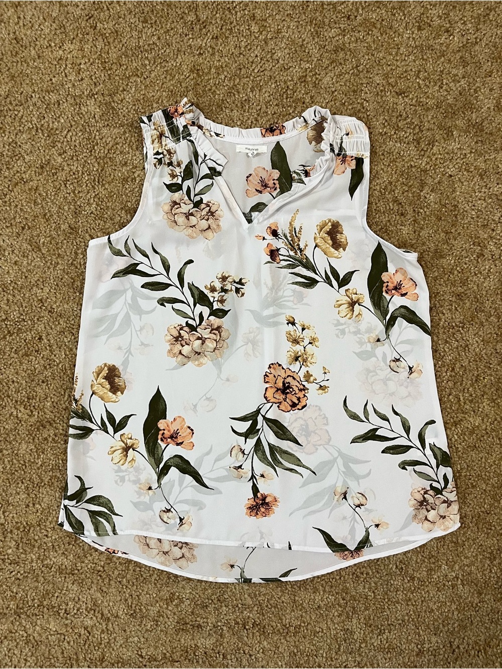 NWOT Maurices White Floral Pink & Green V-Neck Sleeveless Tank Top Blouse Medium